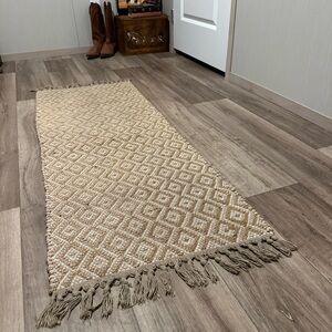Geometric Patterned jute rug with Fringe